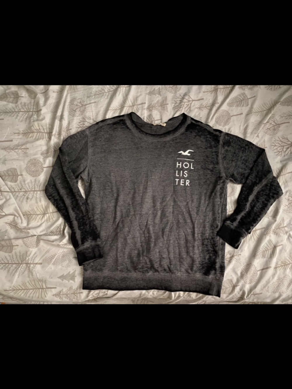 Hollister Women’s Dark Charcoal Crewneck Sweatshirt